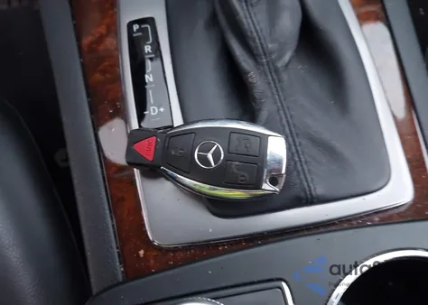 2009 Mercedes-Benz C 300 Luxury 4Matic/Sport 4Matic z USA, uszkodzony, nr VIN WDDGF81X69F216331